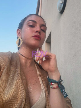 Real encounters in complete discretion