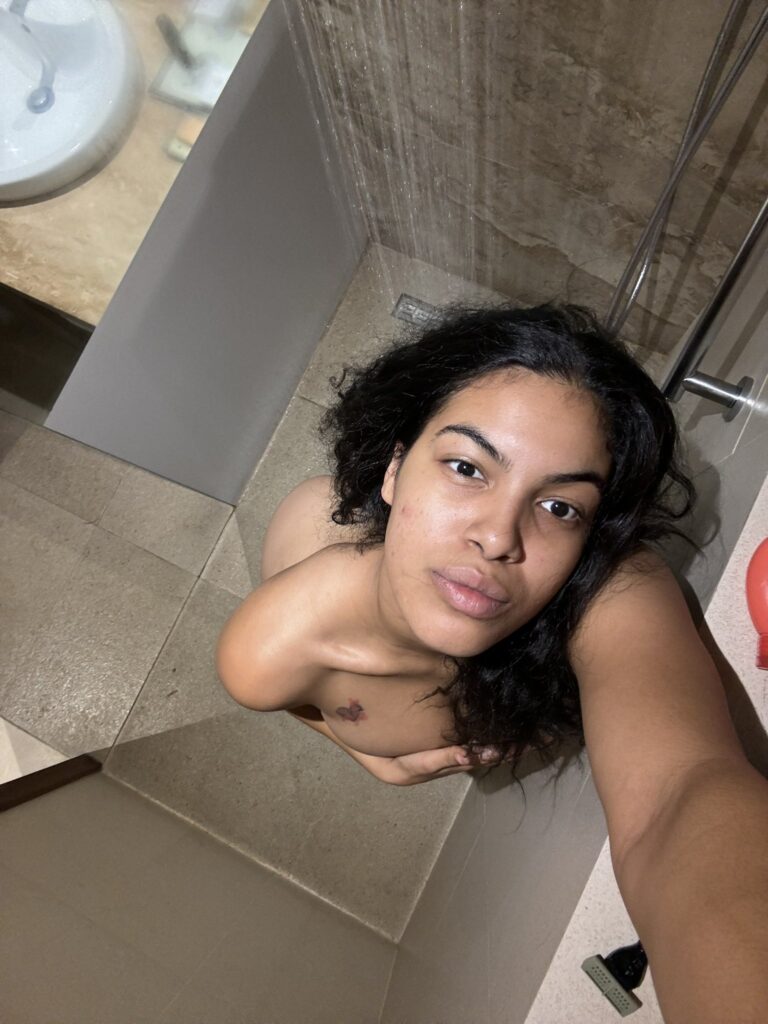 GgTcbPBXgAAj0zt.jpg large 768x1024